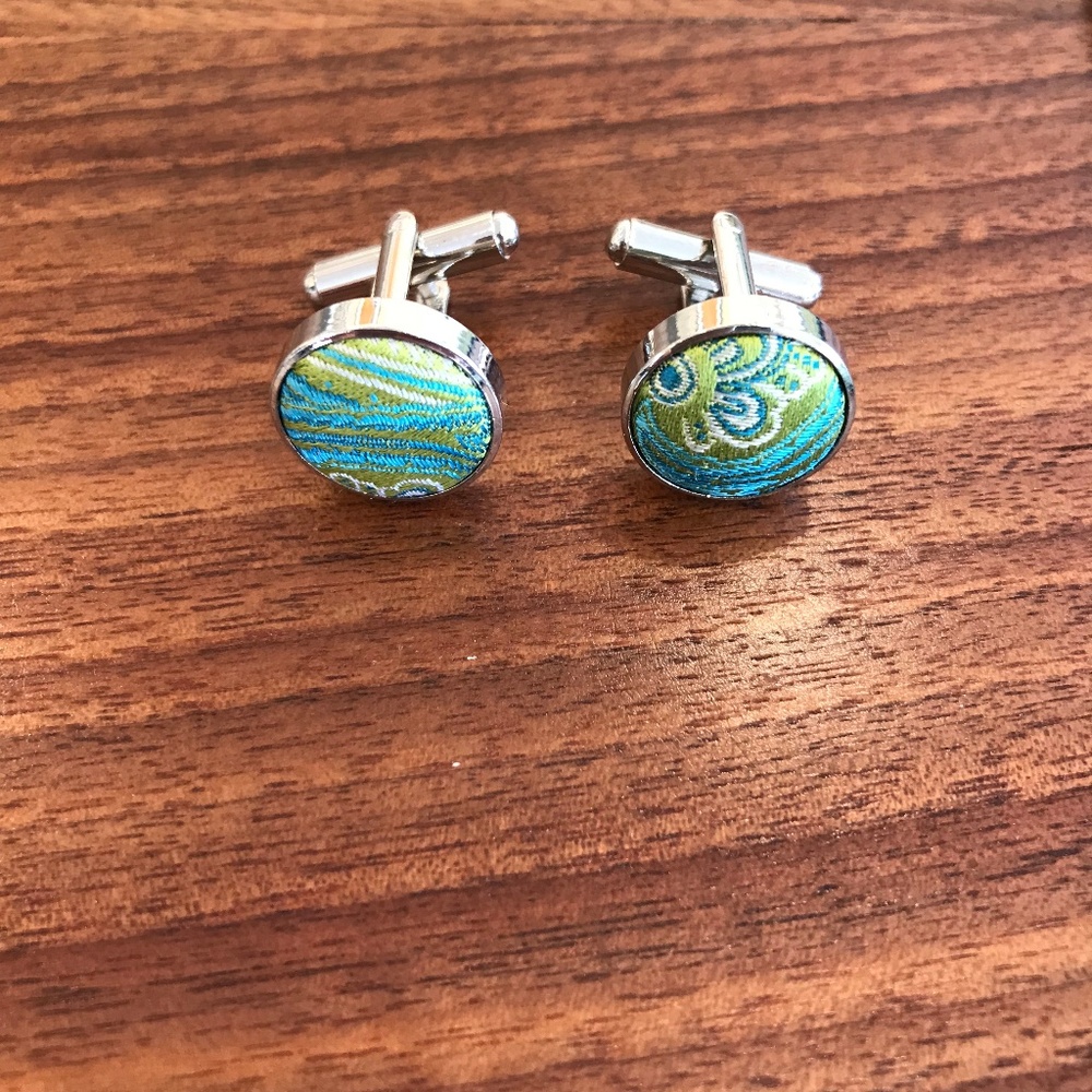 LIKE NEW Green Tie, Pocket Square & Cufflink Set - Picture 4 of 6